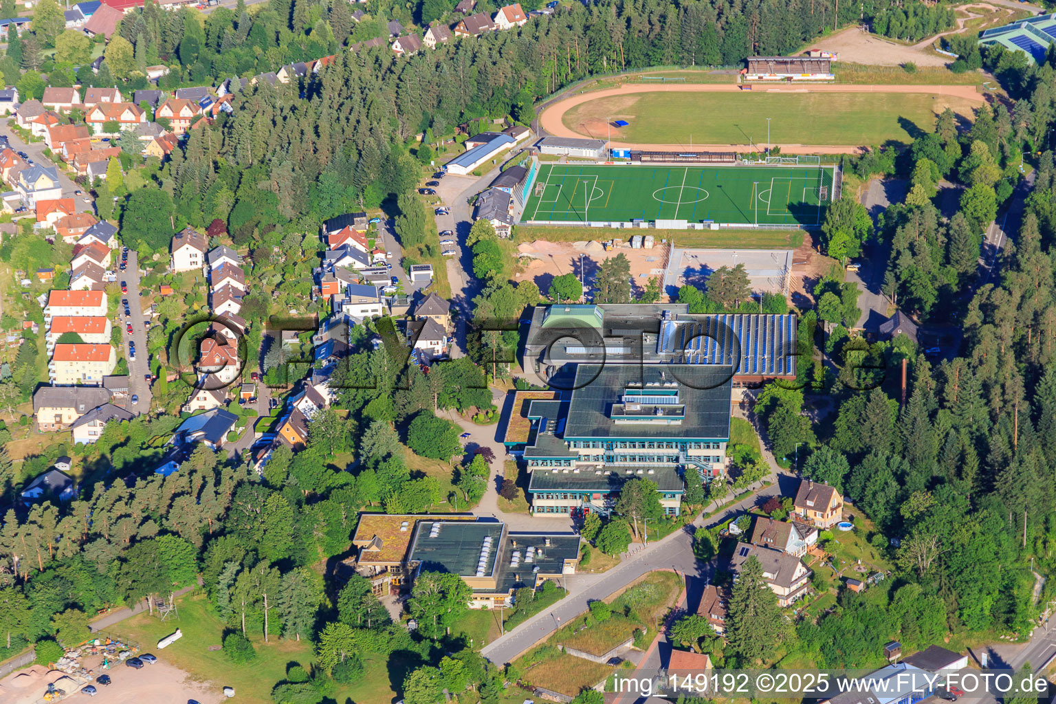 Hallenbad, Realschule, Thomas-Strittmatter-Gymnasium, und Roßbergstadion im Ortsteil Saint Georgen im Schwarzwald in St. Georgen im Schwarzwald im Bundesland Baden-Württemberg, Deutschland