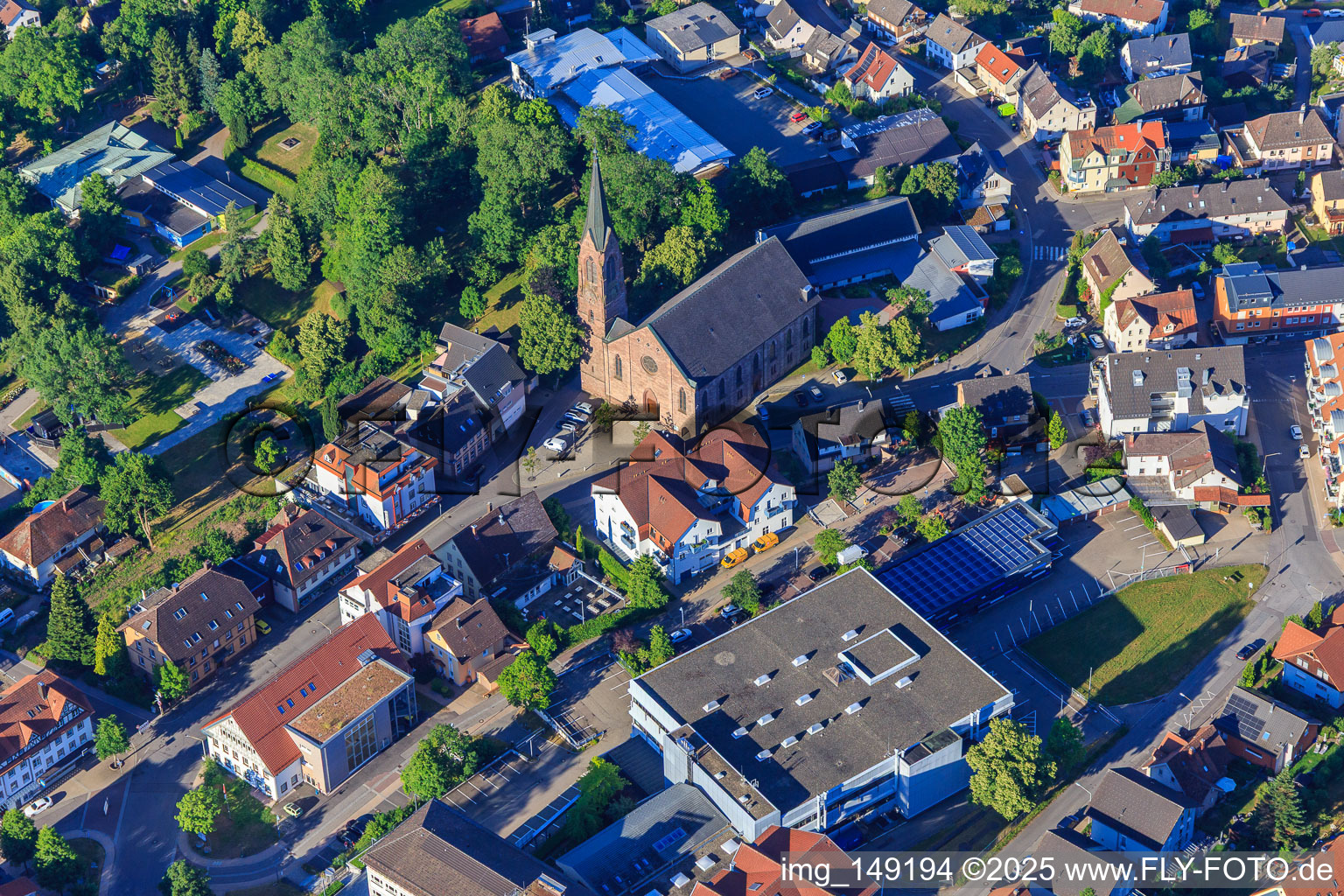 Luftbild von Lorenzkirche im Ortsteil Saint Georgen im Schwarzwald in St. Georgen im Schwarzwald im Bundesland Baden-Württemberg, Deutschland
