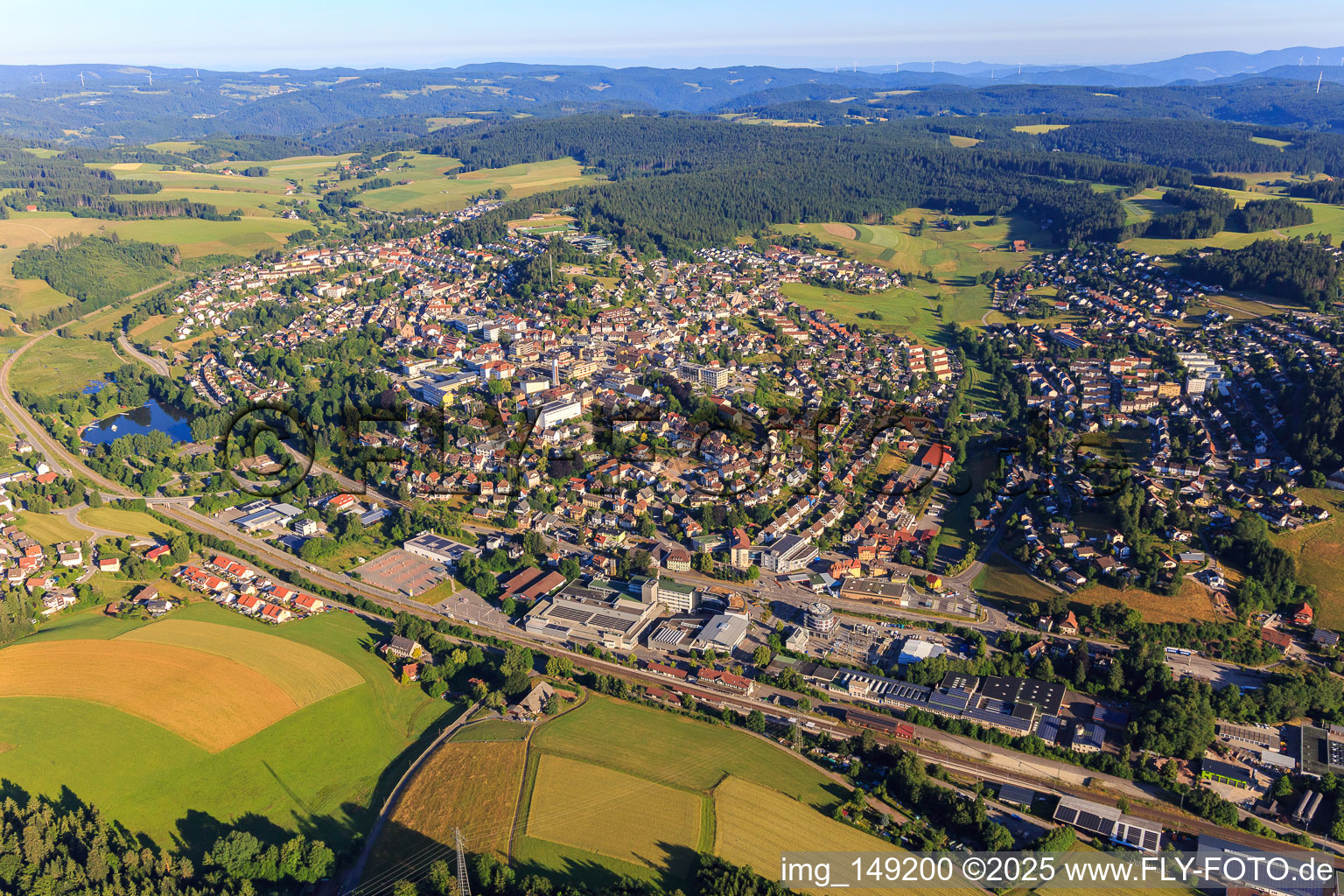 Stadtübersicht aus Südosten im Ortsteil Saint Georgen im Schwarzwald in St. Georgen im Schwarzwald im Bundesland Baden-Württemberg, Deutschland