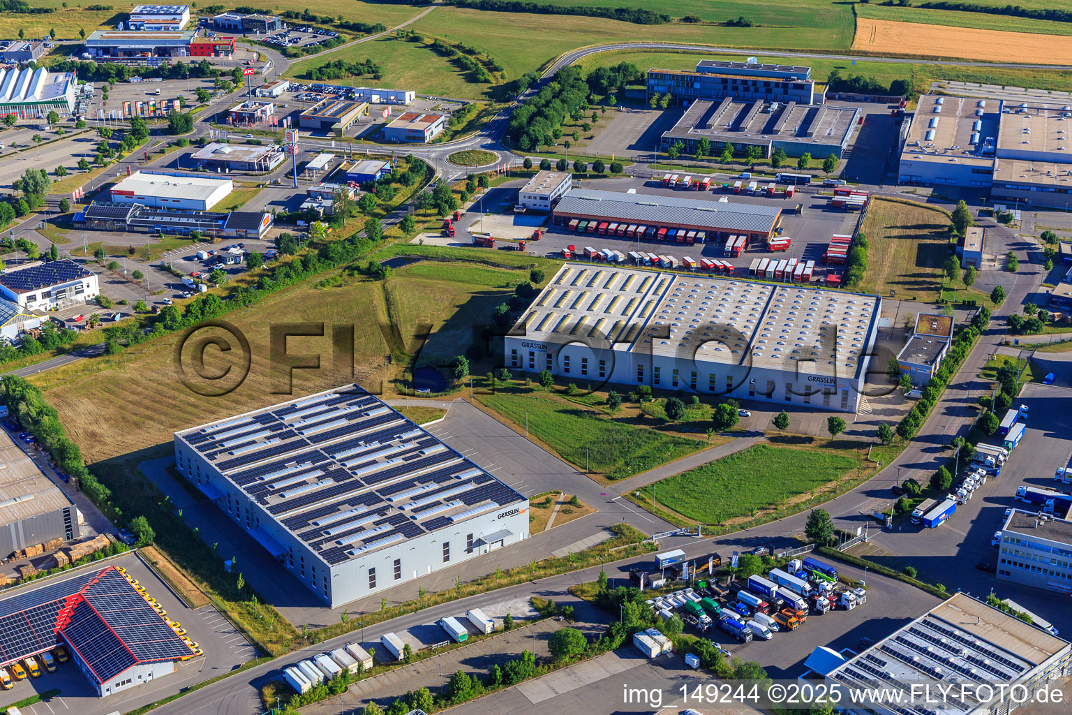 Luftbild von GRÄSSLIN SÜD GmbH und Kunststoff-Institut Südwest im Ortsteil Weilersbach in Villingen-Schwenningen im Bundesland Baden-Württemberg, Deutschland