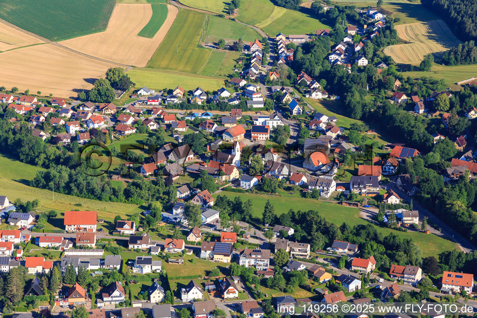 Dorfzentrum mit Kirche St. Otmar im Ortsteil Kappel in Niedereschach im Bundesland Baden-Württemberg, Deutschland