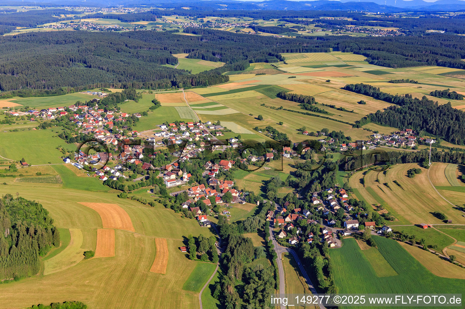 Dorfansicht von Südosten im Ortsteil Flözlingen in Zimmern ob Rottweil im Bundesland Baden-Württemberg, Deutschland