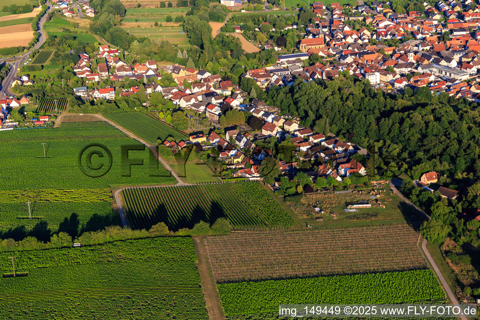 Wasgaustraße Vogesenstr im Ortsteil Ingenheim in Billigheim-Ingenheim im Bundesland Rheinland-Pfalz, Deutschland