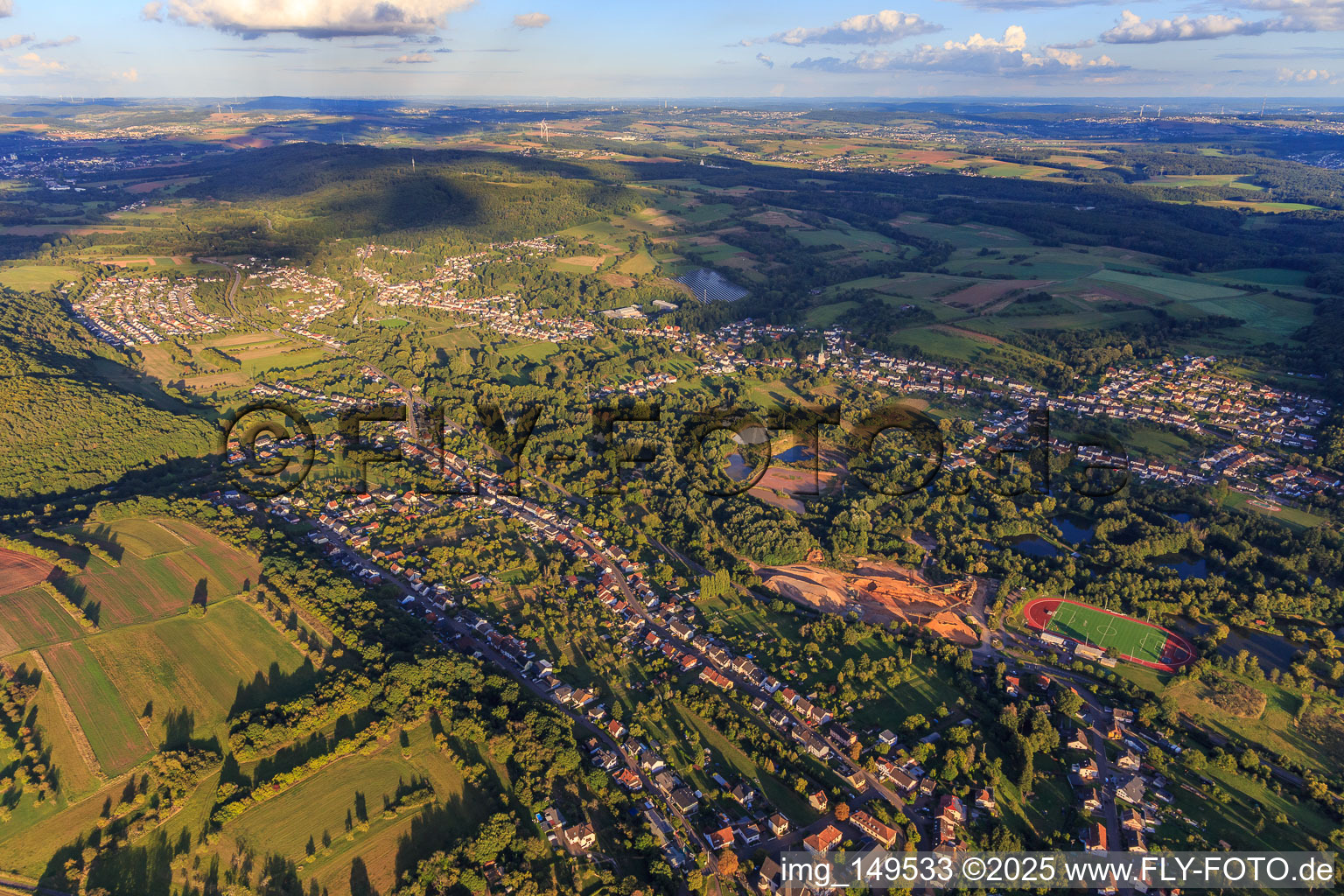 Piesbach von Nordosten in Nalbach im Bundesland Saarland, Deutschland