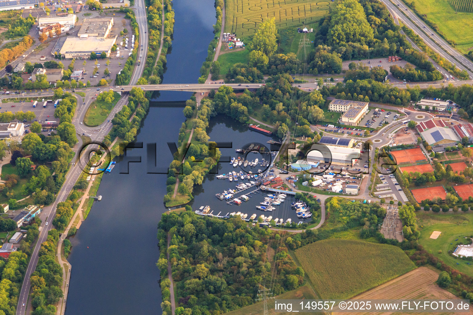 Yachthafen Merzig Saar GmbH im Ortsteil Hilbringen im Bundesland Saarland, Deutschland