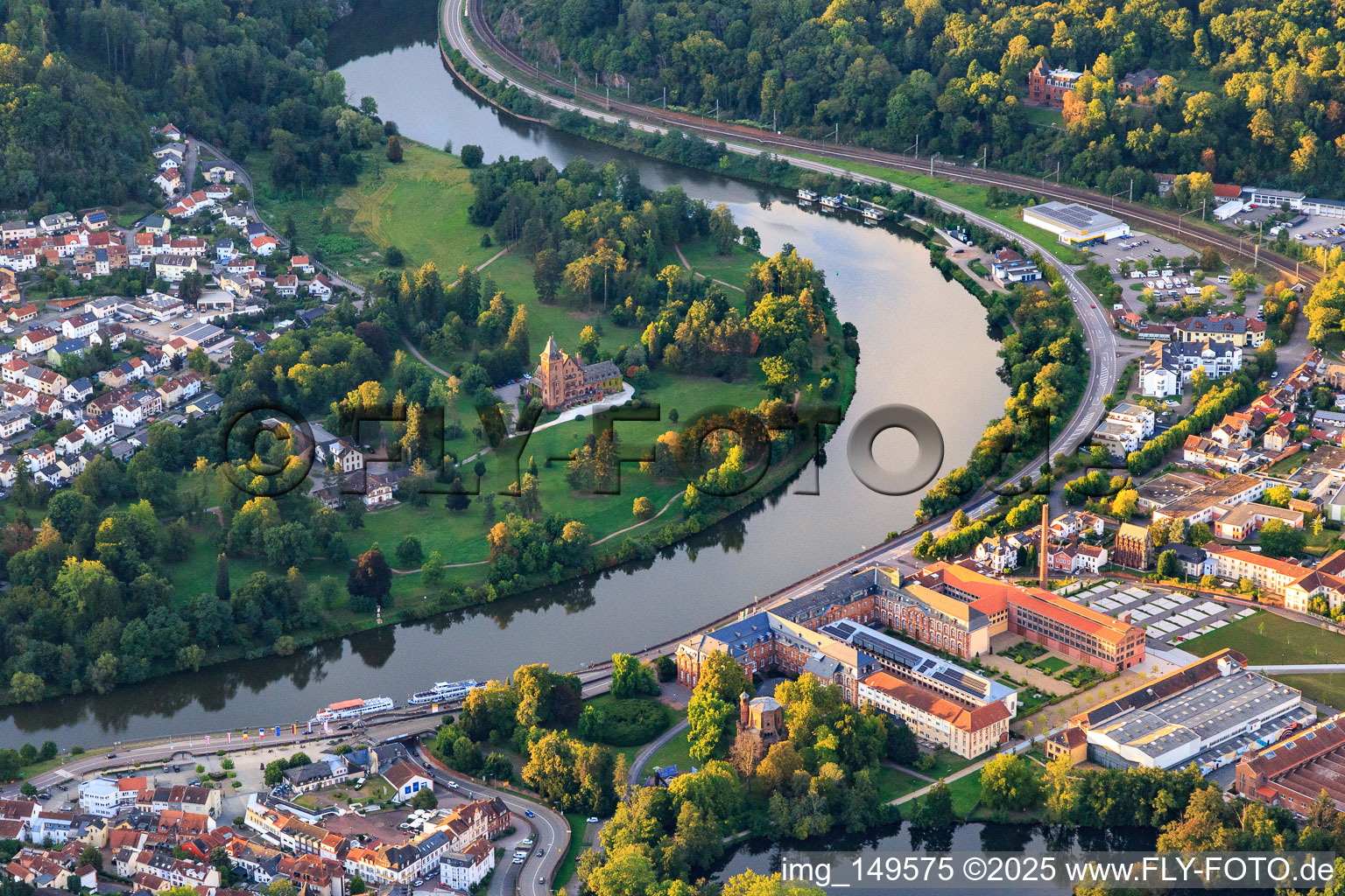 Gästehaus Schloss Saareck, Museum Villeroy & Boch Welt und Villeroy & Boch Outlet Mettlach im Ortsteil Keuchingen im Bundesland Saarland, Deutschland