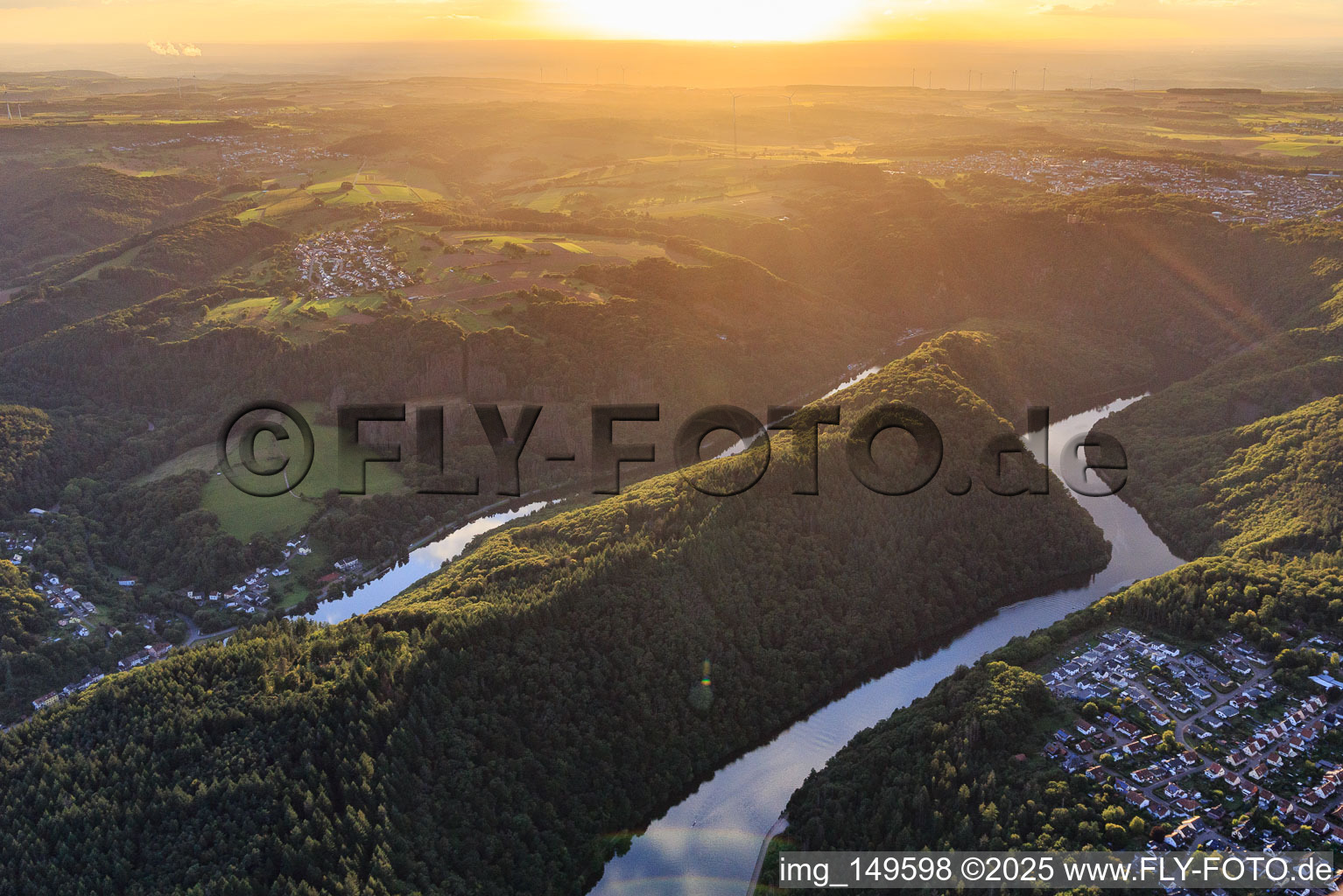 Saarschleife von Osten bei Sonnenuntergang in Mettlach im Bundesland Saarland, Deutschland