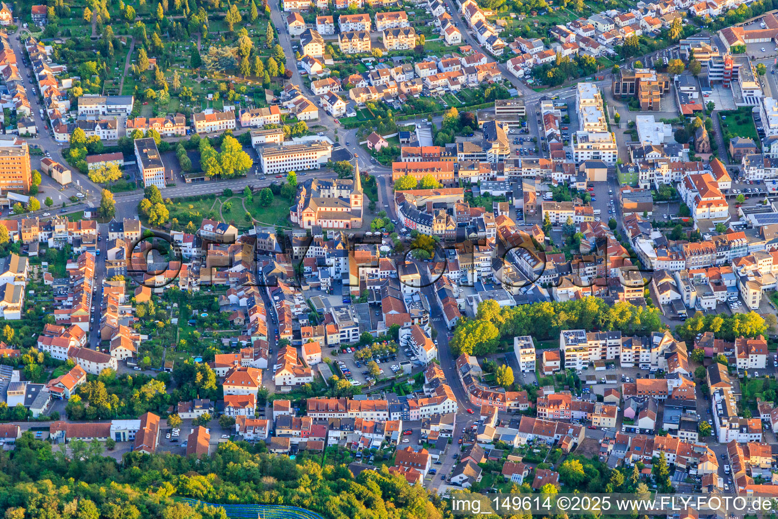 Kirchplatz von St. Peter in Merzig im Bundesland Saarland, Deutschland