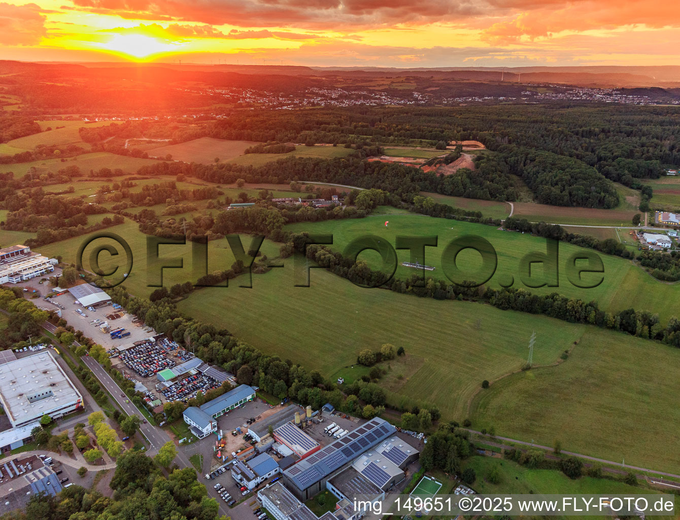 Sonnenuntergang am Eventgelände La Motte in Lebach im Bundesland Saarland, Deutschland