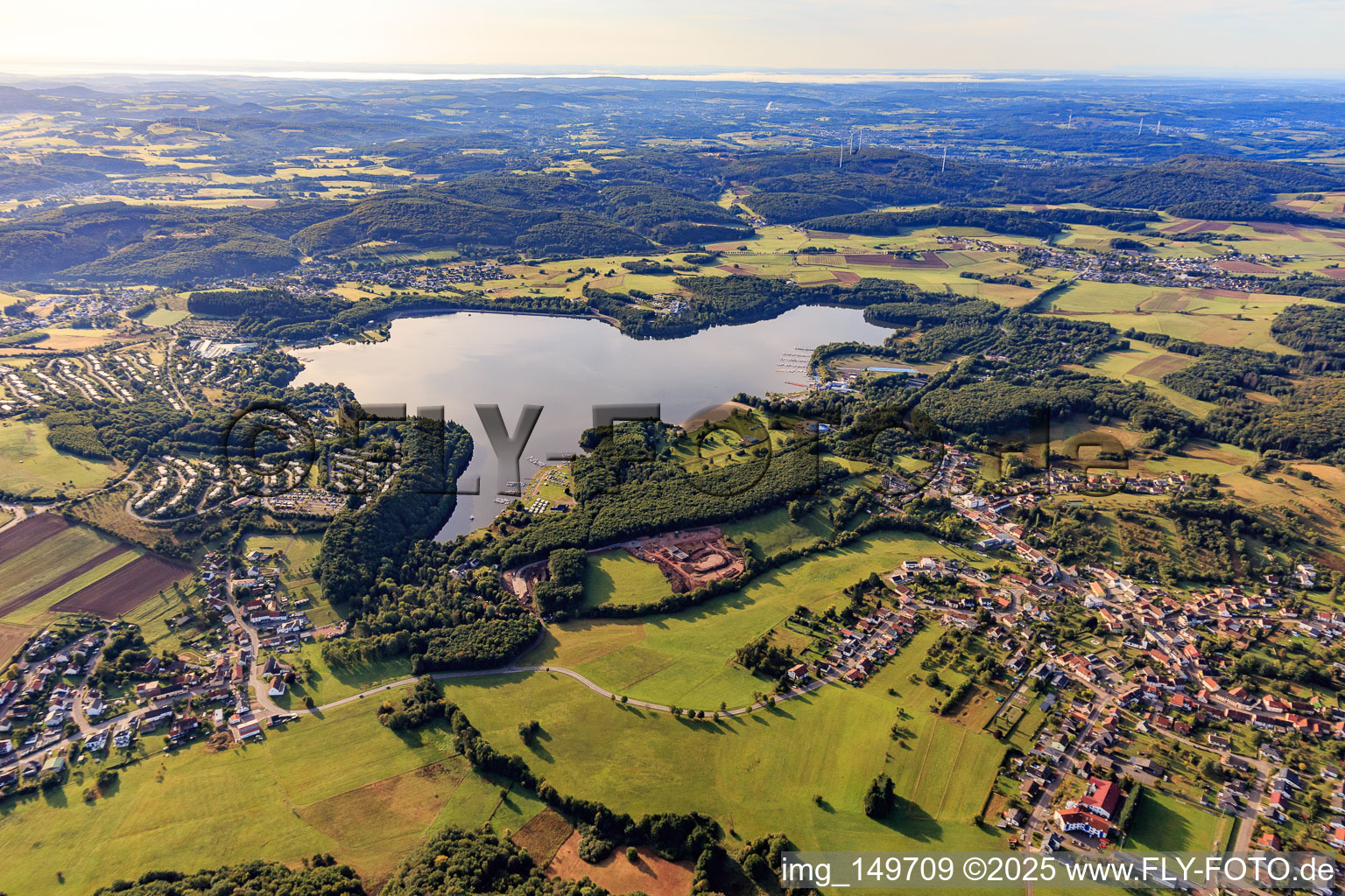 Biotop Bostalsee aus Norden im Ortsteil Bosen in Nohfelden im Bundesland Saarland, Deutschland