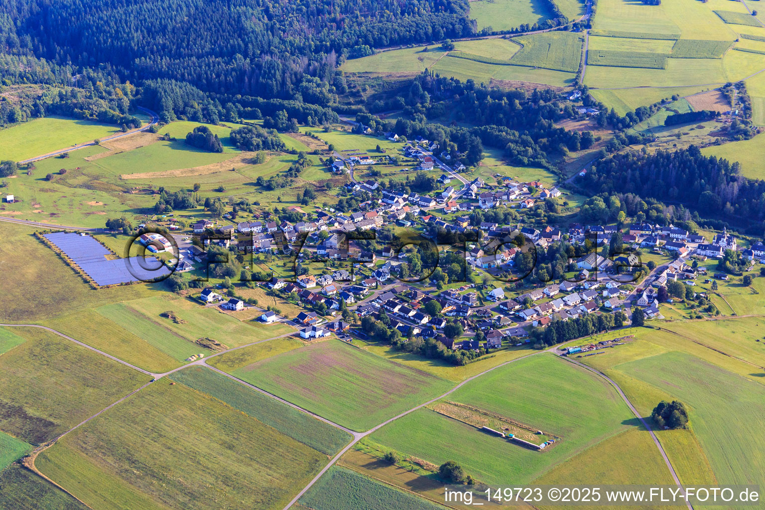 Züsch von Südwesten im Bundesland Rheinland-Pfalz, Deutschland
