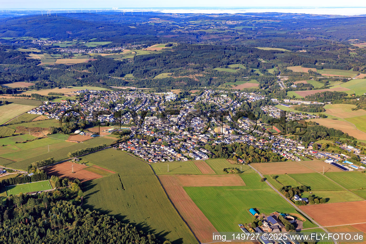 Hermeskeil von Osten im Bundesland Rheinland-Pfalz, Deutschland
