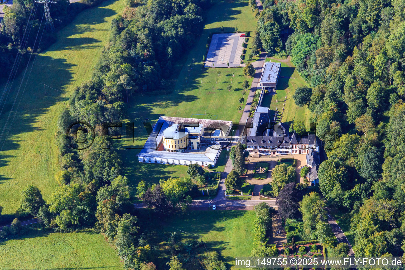 Schloss Dagstuhl mit Leibniz-Zentrum für Informatik,. Schloßgarten und Schlosskapelle in Wadern im Bundesland Saarland, Deutschland