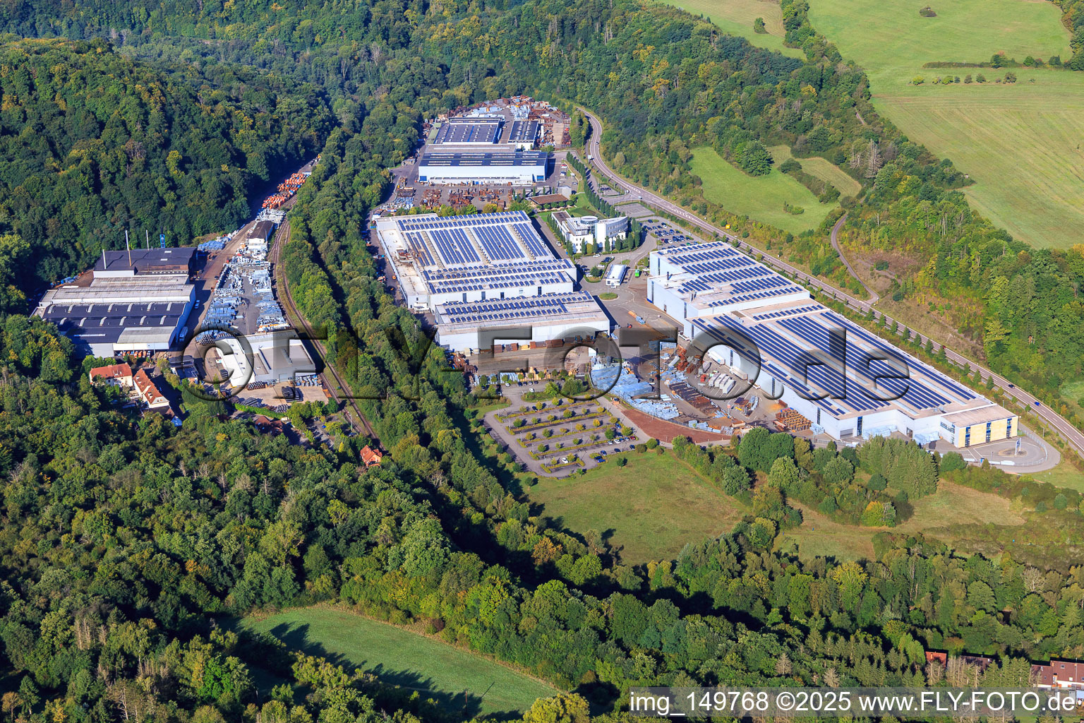 Luftbild von Produktionshallen der Gebrüder Meiser GmbH im Primstal im Ortsteil Limbach in Schmelz im Bundesland Saarland, Deutschland