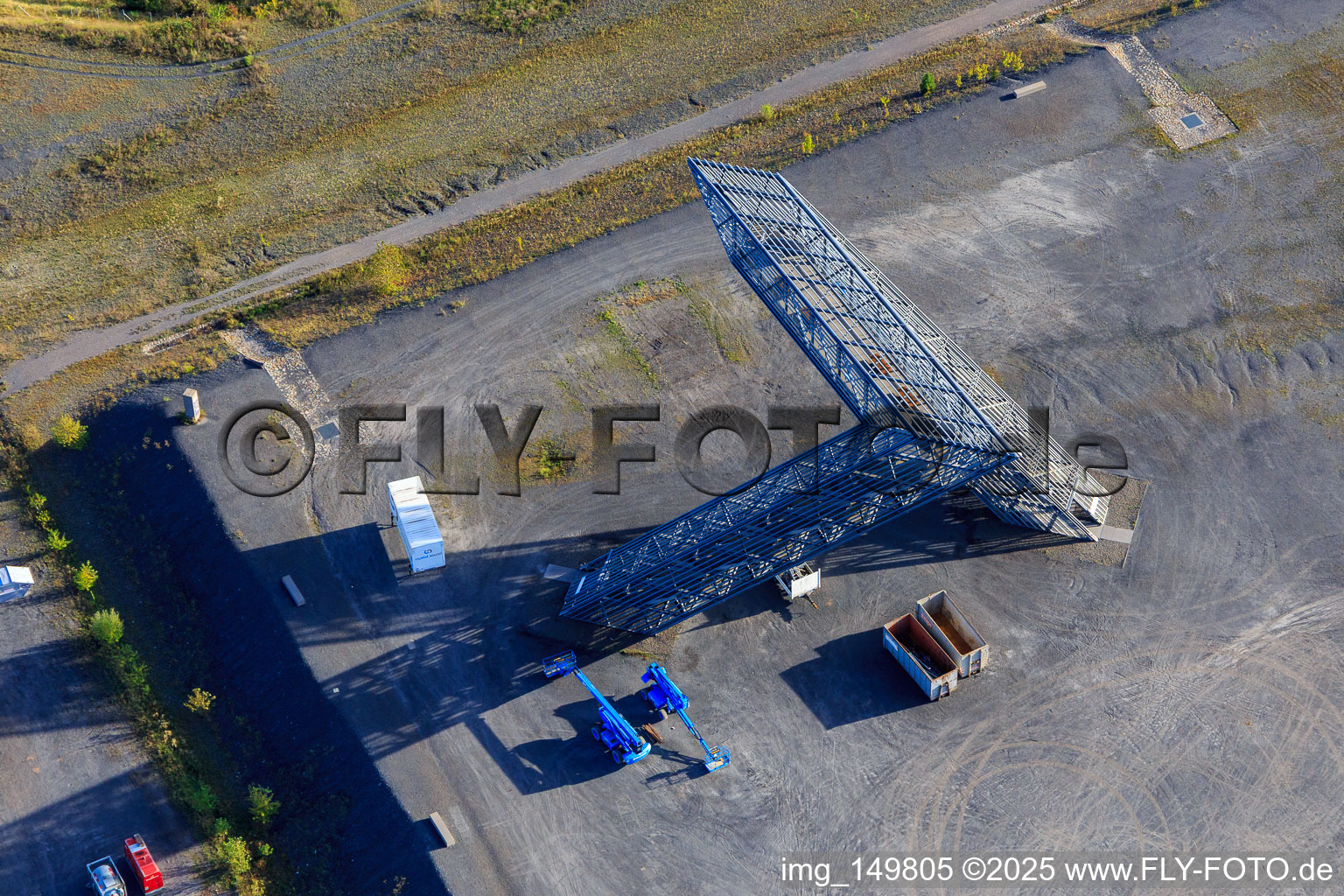 Saarpolygon "Tor in die Zukunft" auf der Bergenhalde in Ensdorf im Bundesland Saarland, Deutschland aus der Luft