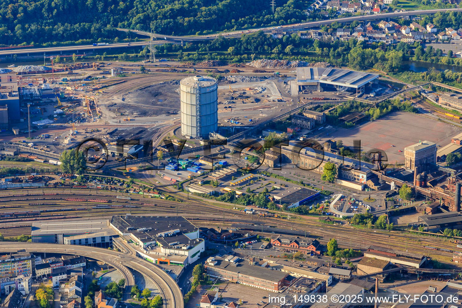 Gasometer zur Speicherung von Konvertergas auf dem Werksgelände der Saarstahl in Völklingen im Bundesland Saarland, Deutschland