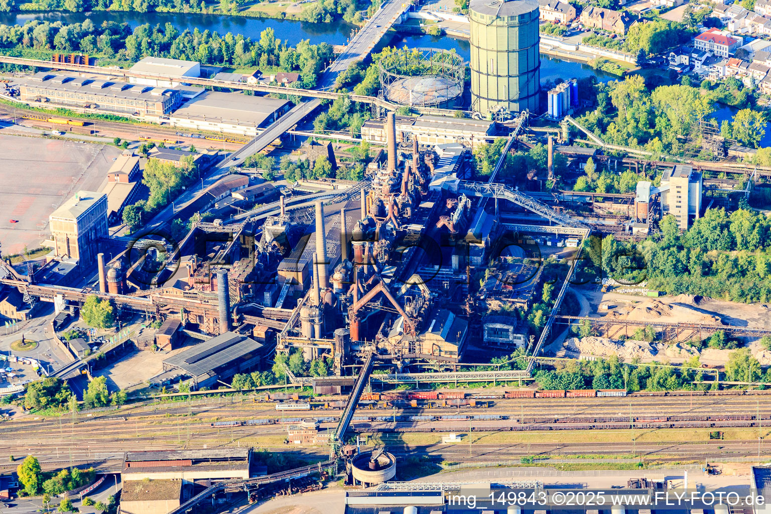 Luftaufnahme von UNESCO-Weltkulturerbe Völklinger Hütte in Völklingen im Bundesland Saarland, Deutschland