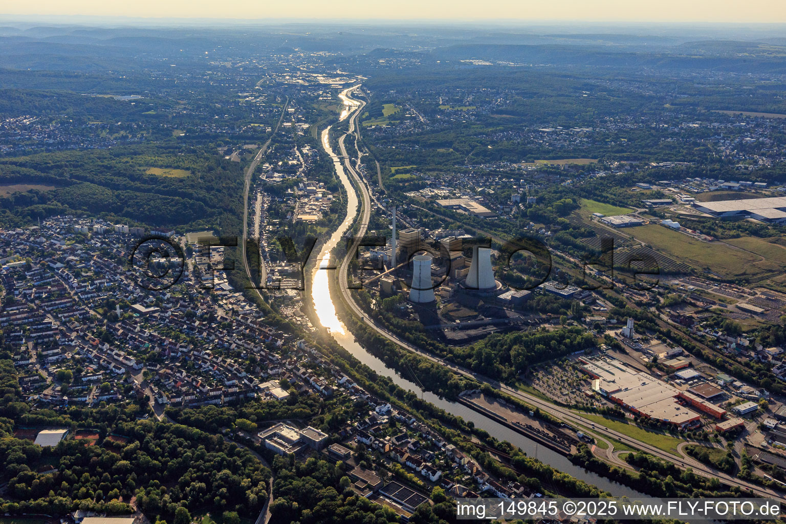 Luftbild von Verlauf der Saar an den Kühltürmen des STEAG Kraftwerk Fenne im Ortsteil Fürstenhausen in Völklingen im Bundesland Saarland, Deutschland