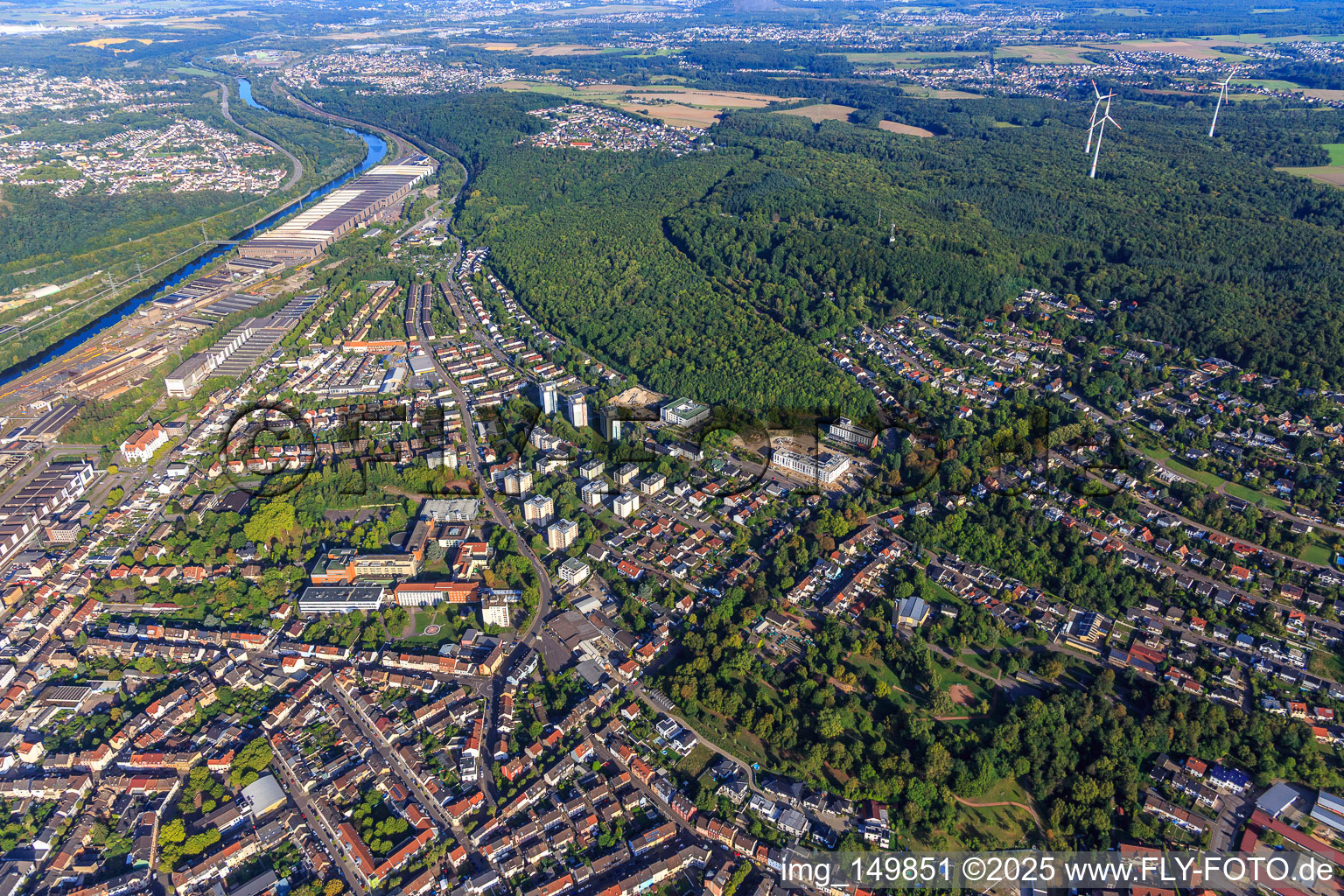 Stadtübersicht von Südosten in Völklingen im Bundesland Saarland, Deutschland