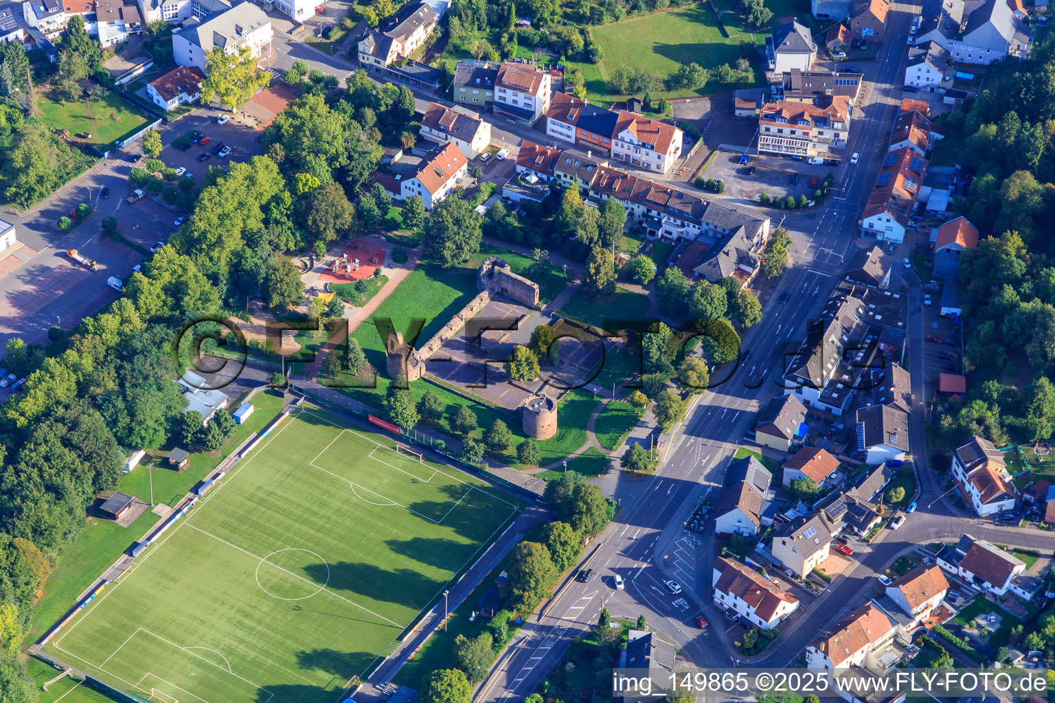Burgruine Bucherbach im Ortsteil Köllerbach in Püttlingen im Bundesland Saarland, Deutschland