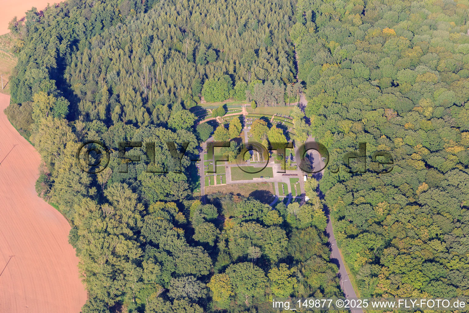 Friedhof Eiweiler im Wald in Heusweiler im Bundesland Saarland, Deutschland