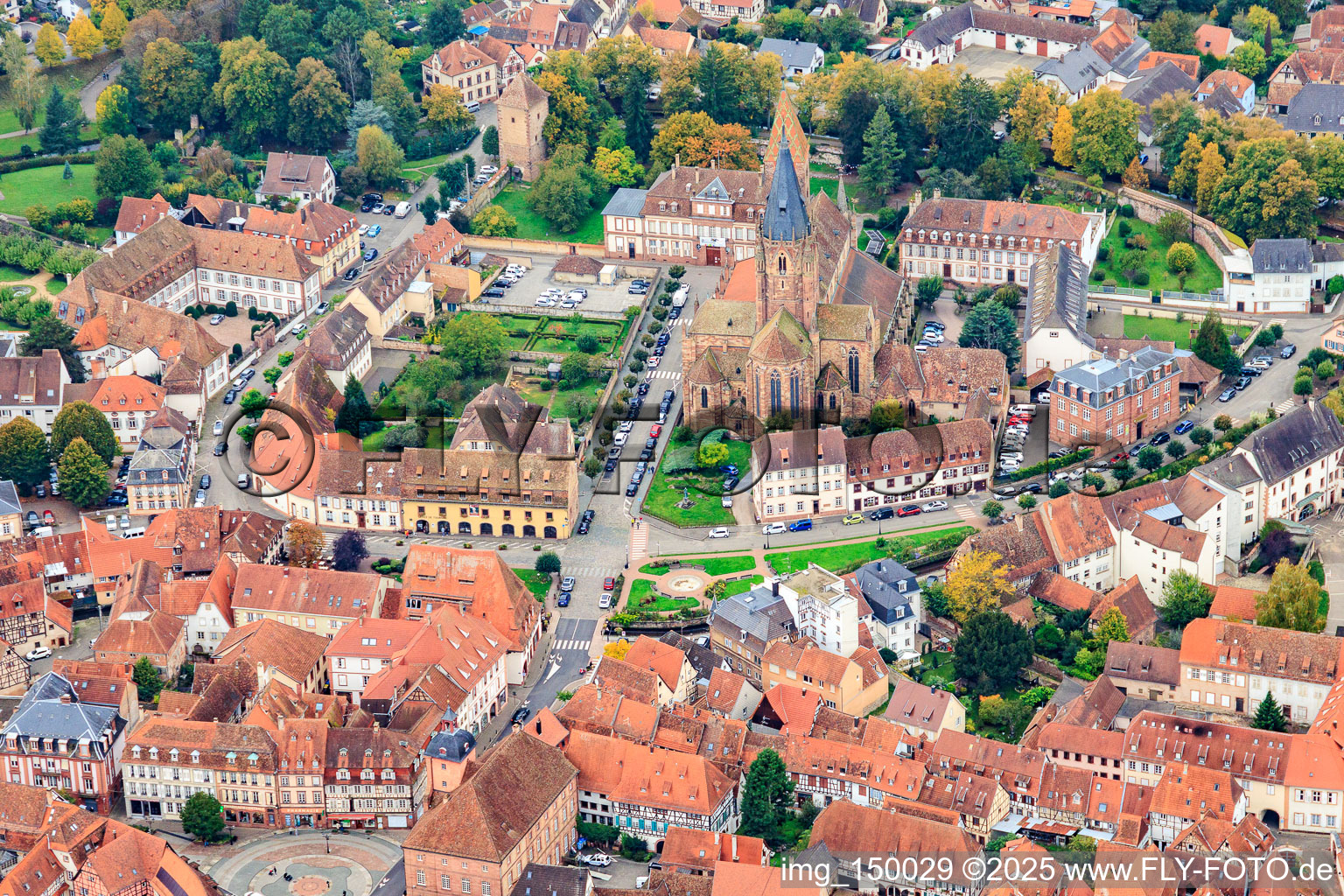 Luftbild von Kirche St. Peter und Paul in Wissembourg im Bundesland Bas-Rhin, Frankreich