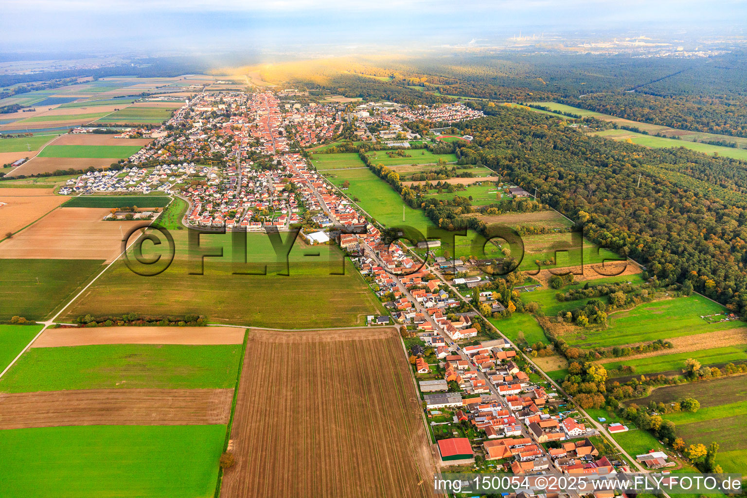 Luftbild von Rheinstraße von Westen in Kandel im Bundesland Rheinland-Pfalz, Deutschland