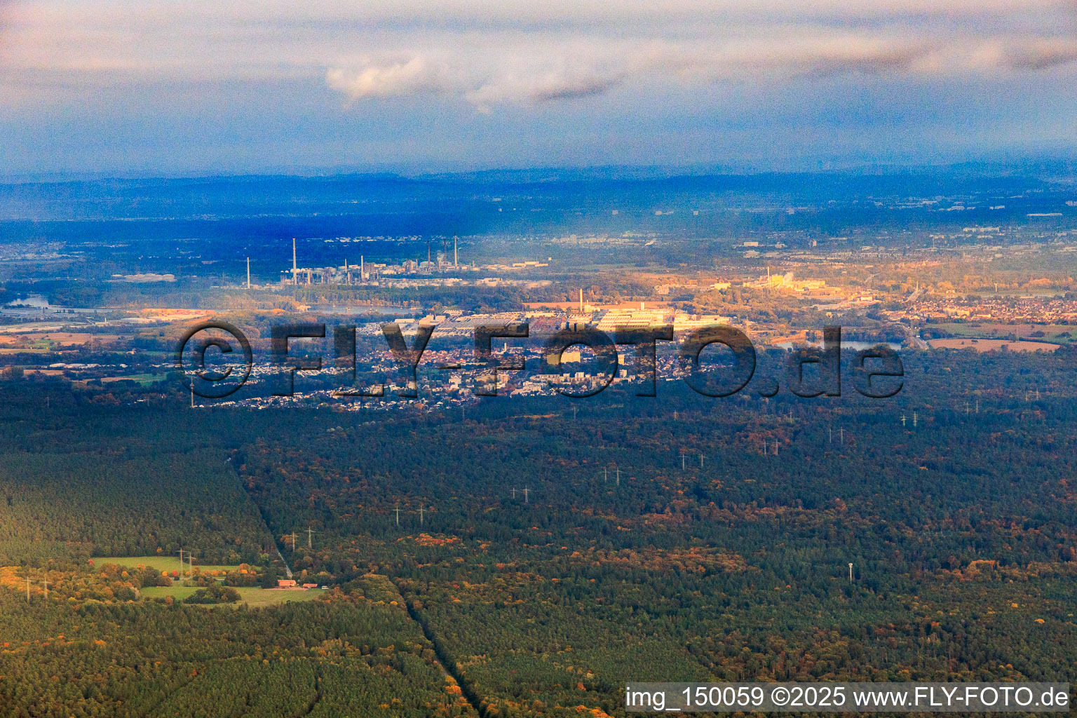 Automobilwerk Wörth von Westen in Wörth am Rhein im Bundesland Rheinland-Pfalz, Deutschland