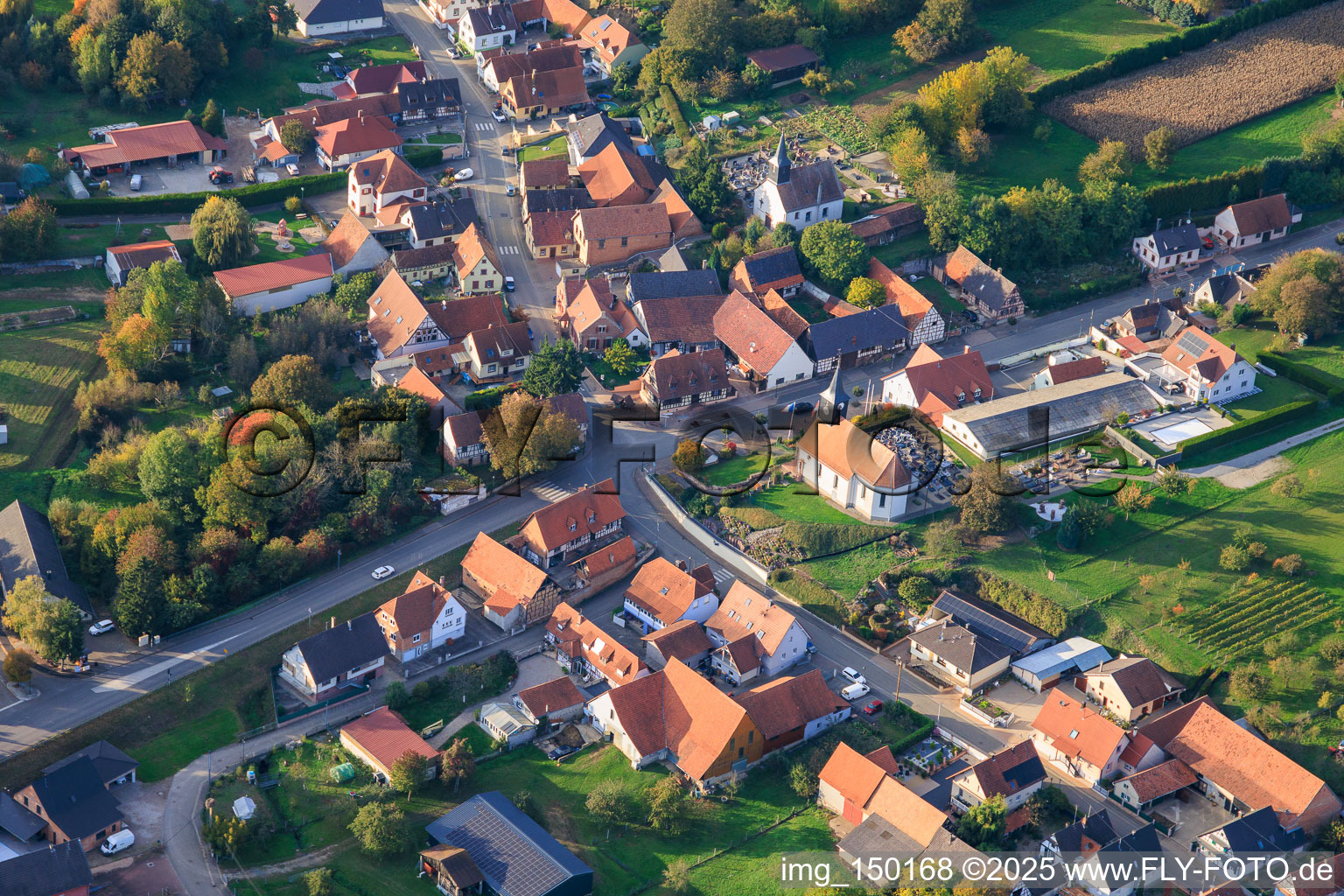 Eglise catholique St. Gilles und Église protestante de Wintzenbach mit Fridehöfen im Bundesland Bas-Rhin, Frankreich