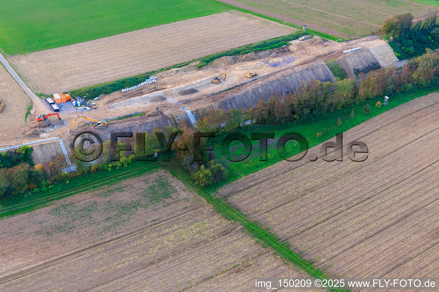 Büchungsarbeiten der Bahn AG an der Bahnlinie Winden-Weissenburg in Freckenfeld im Bundesland Rheinland-Pfalz, Deutschland