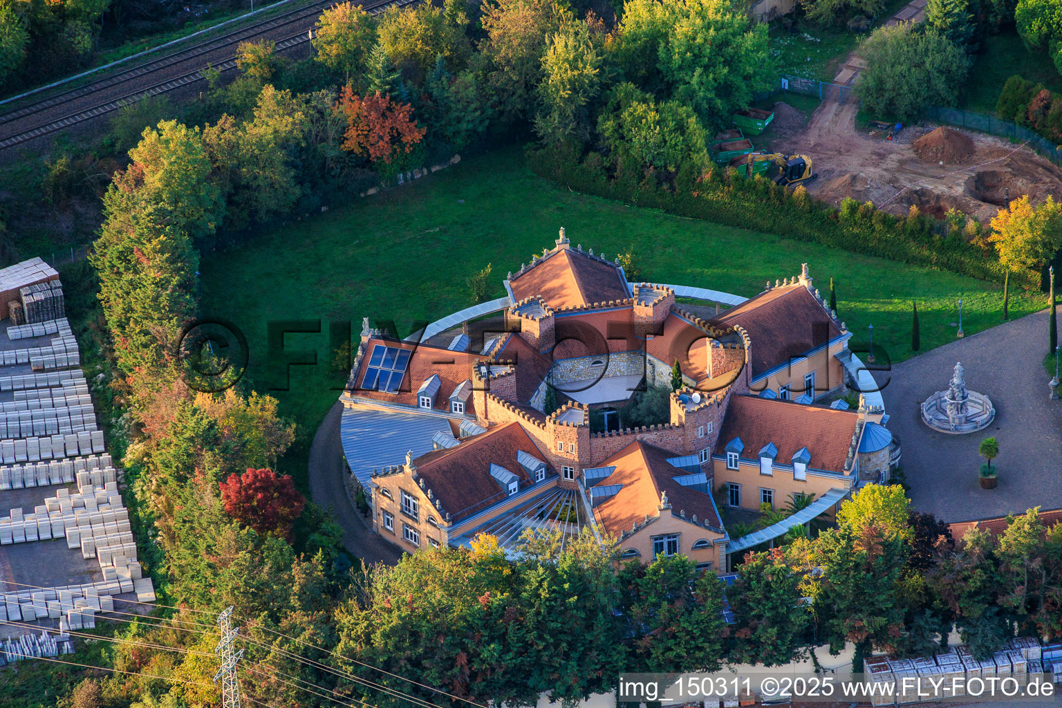 Villa im Burgenstil bei LBT Landauer Betonteile GmbH in Landau in der Pfalz im Bundesland Rheinland-Pfalz, Deutschland
