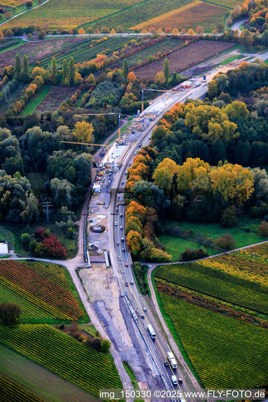 Luftbild von Baustelle zum vierspurigen Ausbau der B10 an der Queichbrücke im Ortsteil Godramstein in Landau in der Pfalz im Bundesland Rheinland-Pfalz, Deutschland