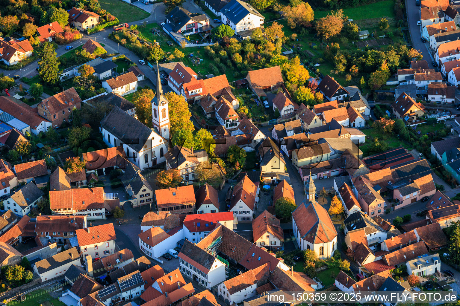 Protestantische Kirche Göcklingen und Laurentiuskirche im Bundesland Rheinland-Pfalz, Deutschland