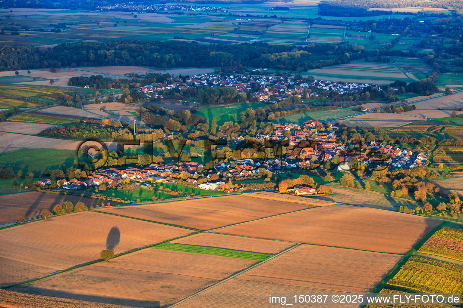 Oberhausen von Westen im Bundesland Rheinland-Pfalz, Deutschland