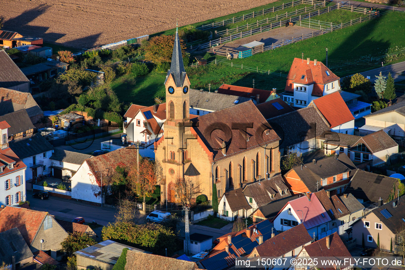 Evangelische Kirche Unterdorf Lustadt im Ortsteil Niederlustadt im Bundesland Rheinland-Pfalz, Deutschland
