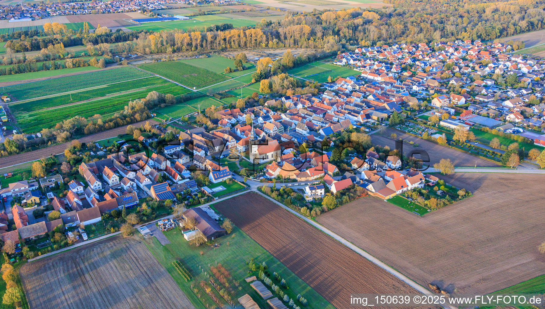 Freisbach von Südwesten im Bundesland Rheinland-Pfalz, Deutschland