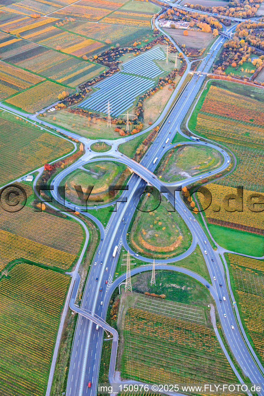 Verlauf der B10 nach O an der Anschlussstelle Landau/Edesheim in Landau in der Pfalz im Bundesland Rheinland-Pfalz, Deutschland