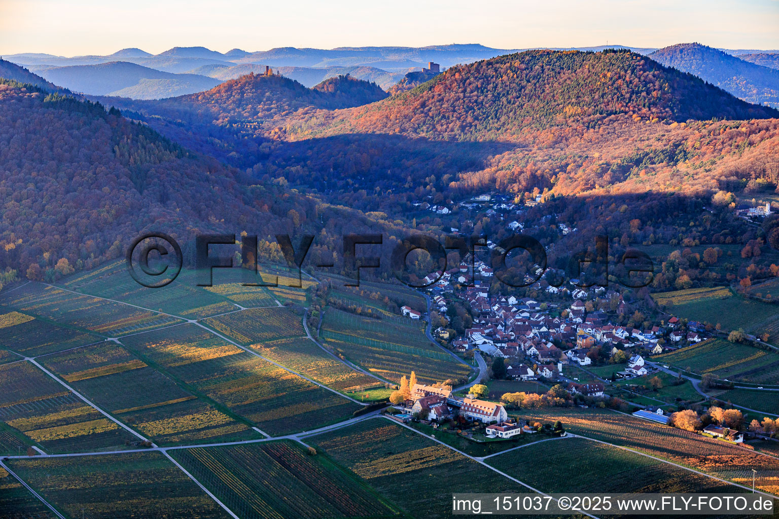 Leinsweiler von Südosten im Bundesland Rheinland-Pfalz, Deutschland