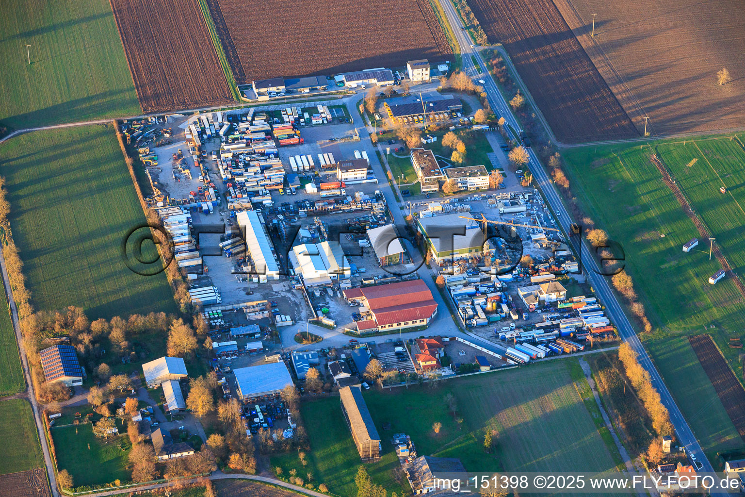 Industriegebiet Karl-Lösch-Straße mit Lithonplus GmbH in Lingenfeld im Bundesland Rheinland-Pfalz, Deutschland