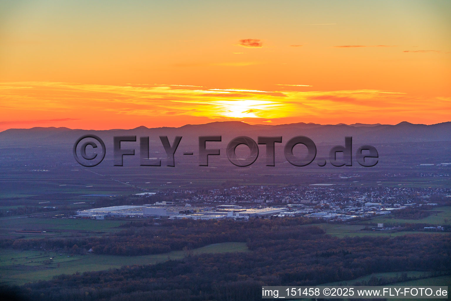 Industriegebiet Landau OST im Abendlicht in Landau in der Pfalz im Bundesland Rheinland-Pfalz, Deutschland
