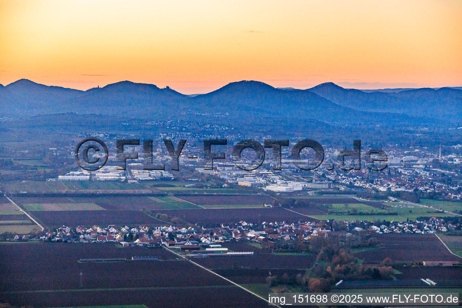 Mörlheim von Osten in Landau in der Pfalz im Bundesland Rheinland-Pfalz, Deutschland