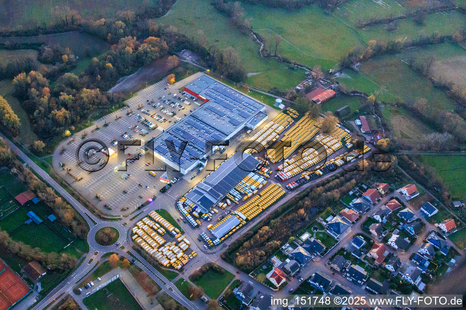 Südpfalz Center am Abend in Rohrbach im Bundesland Rheinland-Pfalz, Deutschland