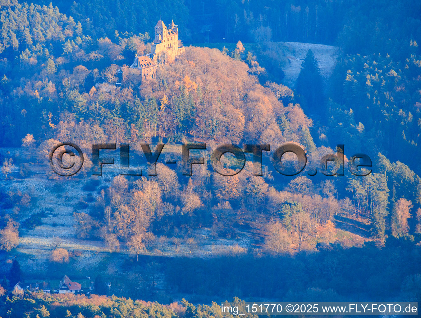 Burg Berwartstein im Abendlicht in Erlenbach bei Dahn im Bundesland Rheinland-Pfalz, Deutschland