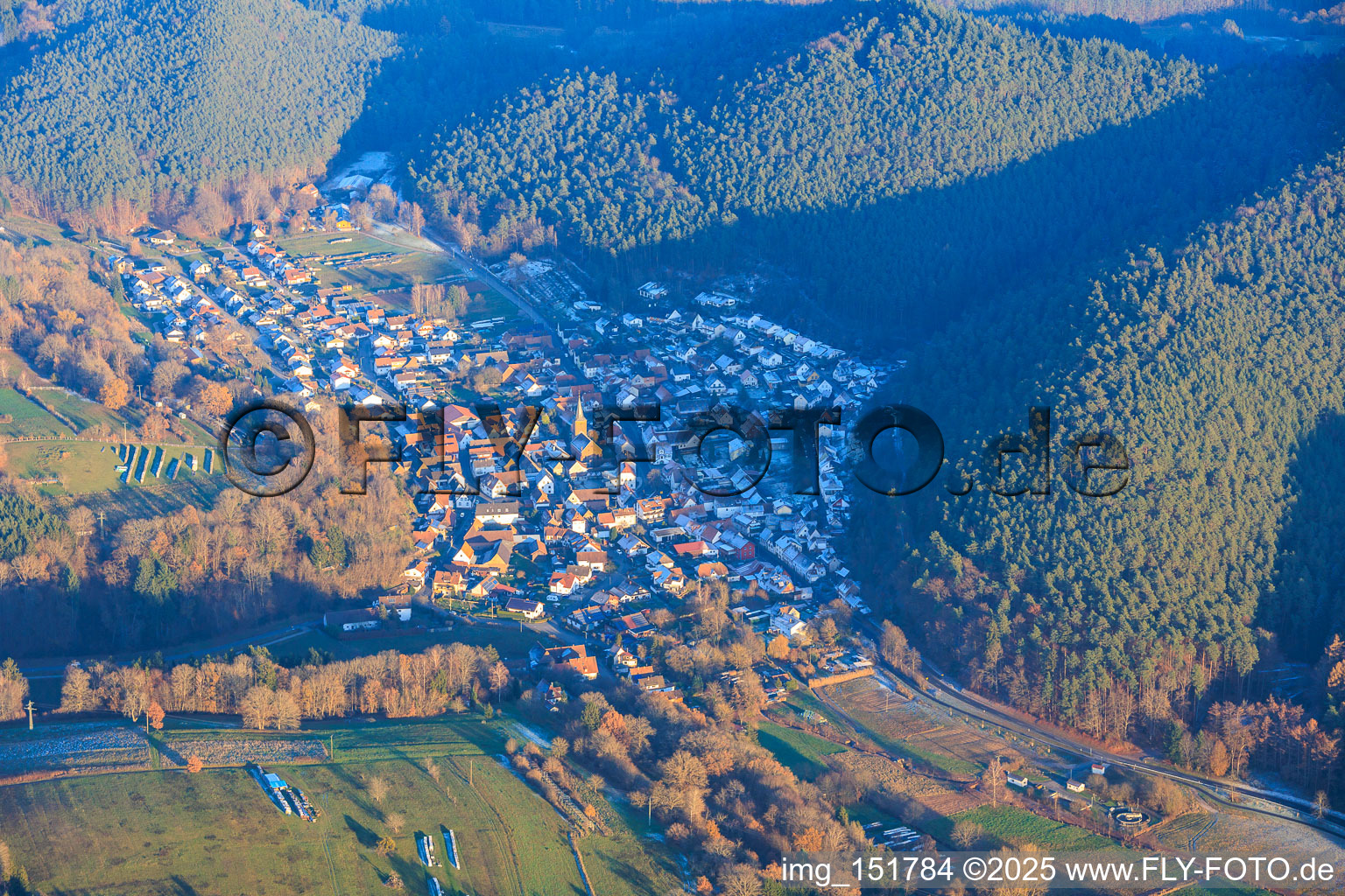 Vorderweidenthal von Westen im Bundesland Rheinland-Pfalz, Deutschland