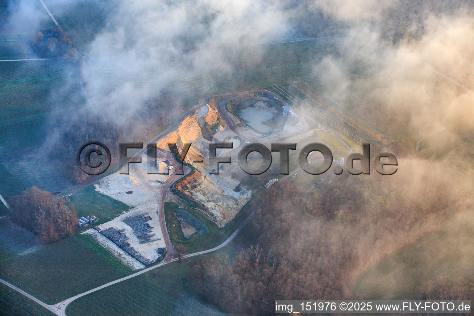 Sandgrube im Ortsteil Gleiszellen in Gleiszellen-Gleishorbach im Bundesland Rheinland-Pfalz, Deutschland