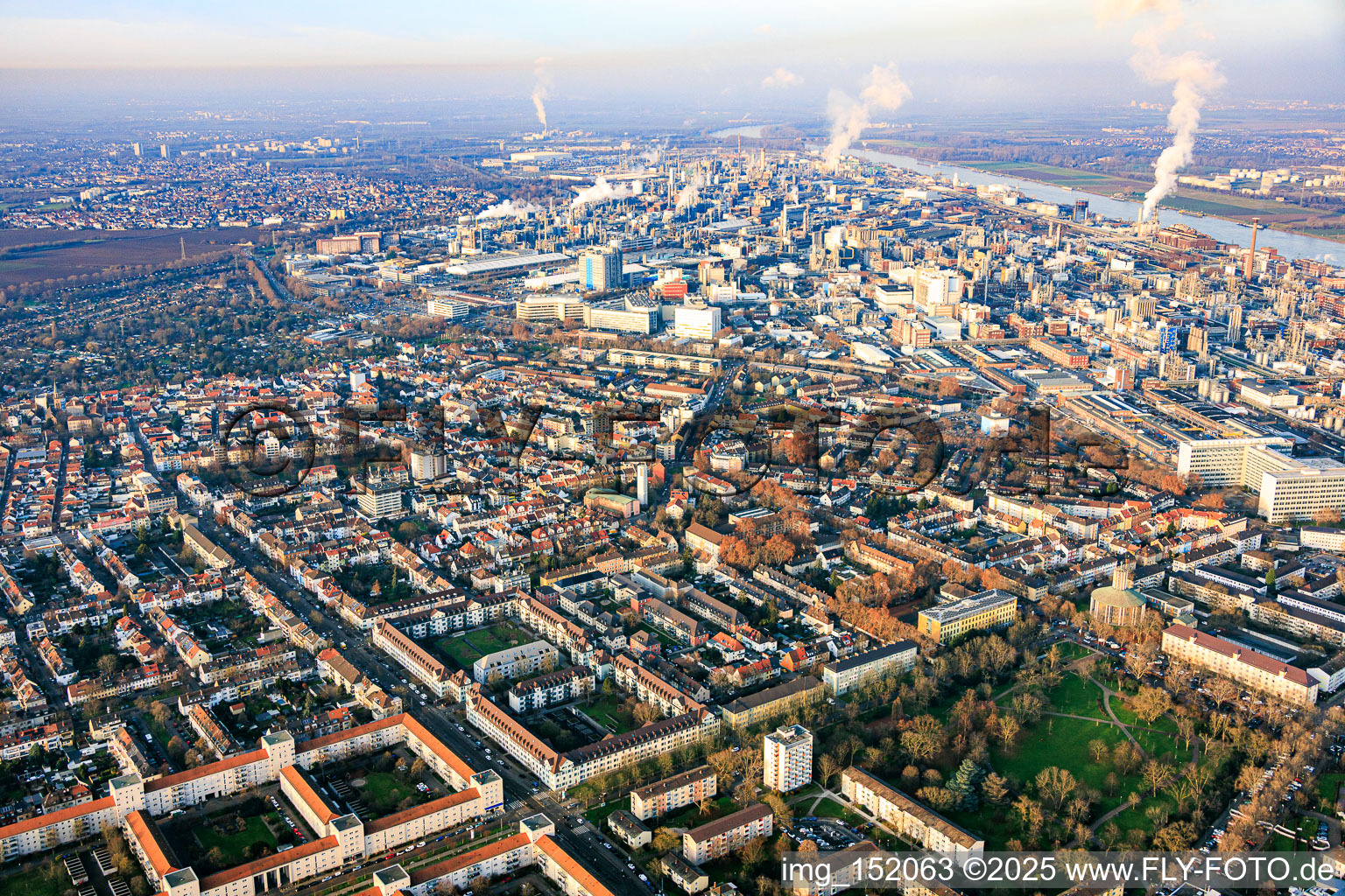 Stadtteilübersicht mit Alwin-Mittasch-Park im Ortsteil Friesenheim in Ludwigshafen am Rhein im Bundesland Rheinland-Pfalz, Deutschland