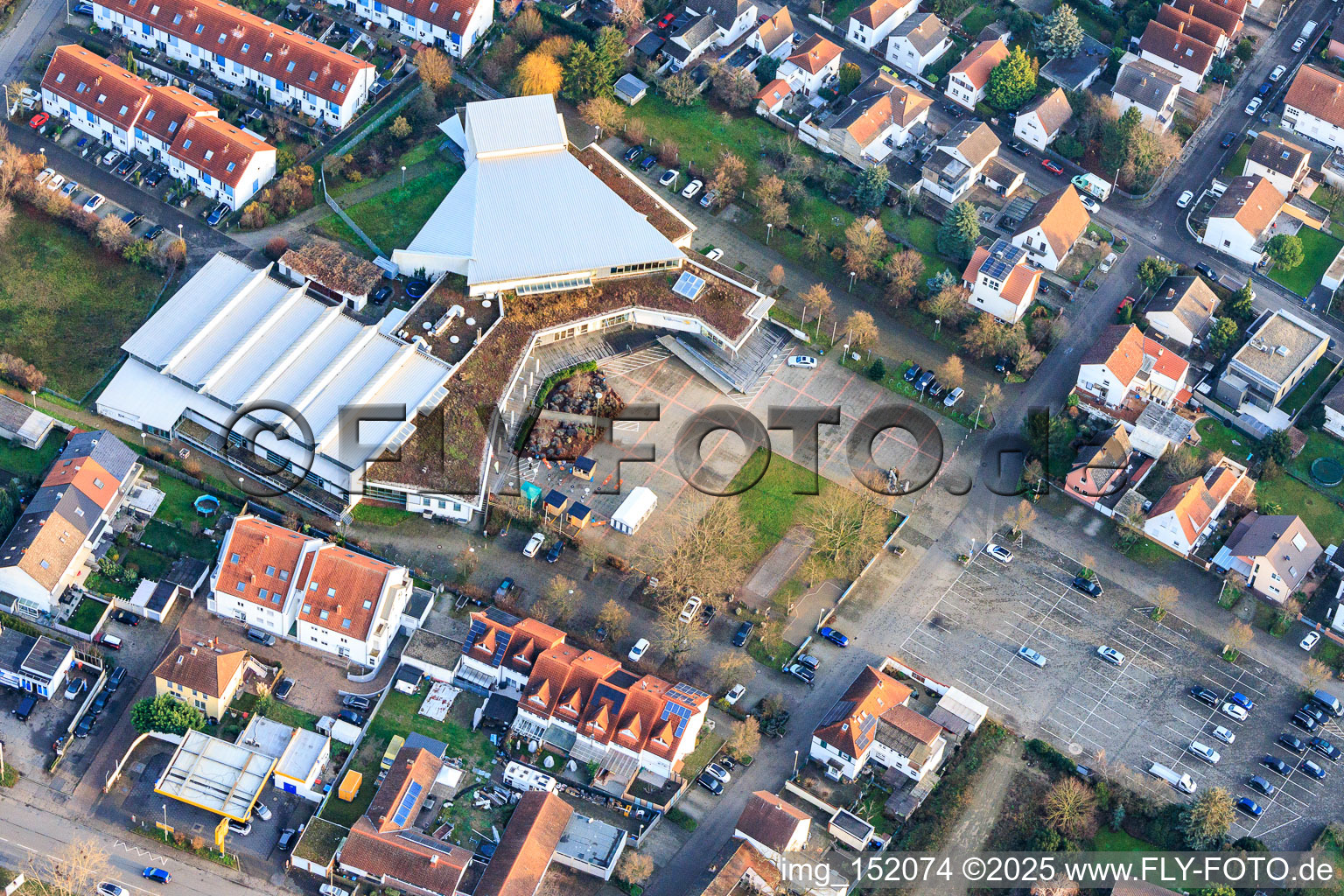 Kulturzentrum Palatinum Saalm Restaurant Palatinum - Mutterstadt und Sporthalle der Turn- und Sportgemeinde "1886" Mutterstadt e.V im Bundesland Rheinland-Pfalz, Deutschland