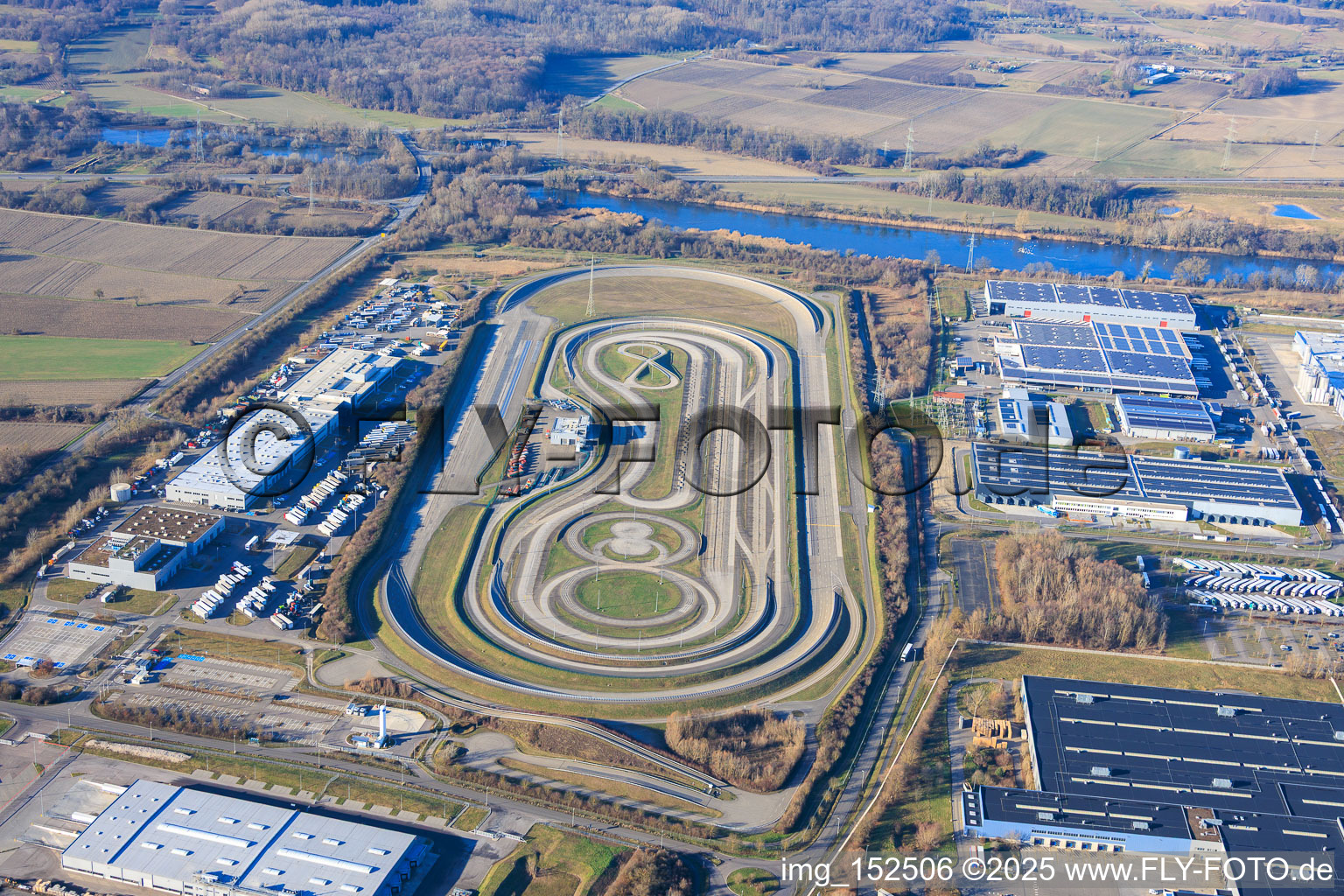 Daimler Truck EVZ Testgelände in Wörth am Rhein im Bundesland Rheinland-Pfalz, Deutschland