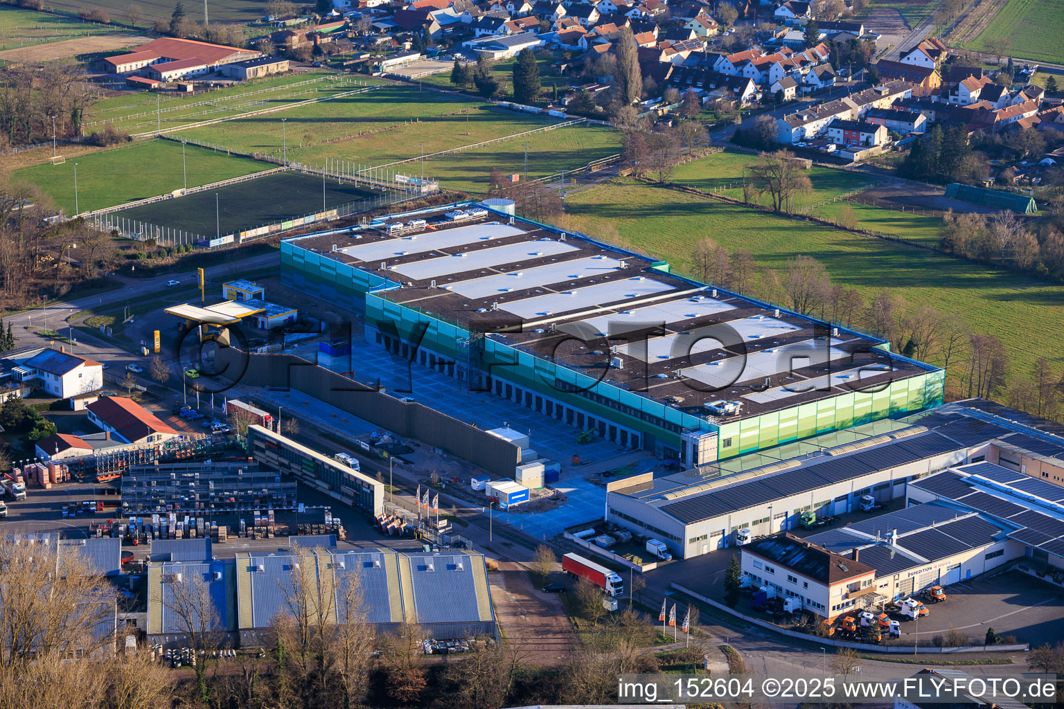 Neubau des Logistikpark der HANSAINVEST und DFI-Real-Estate Kandel für FRISCHEPLATTFORM SÜDWEST der Gemüsering Stuttgart GmbH in Wörth am Rhein im Bundesland Rheinland-Pfalz, Deutschland
