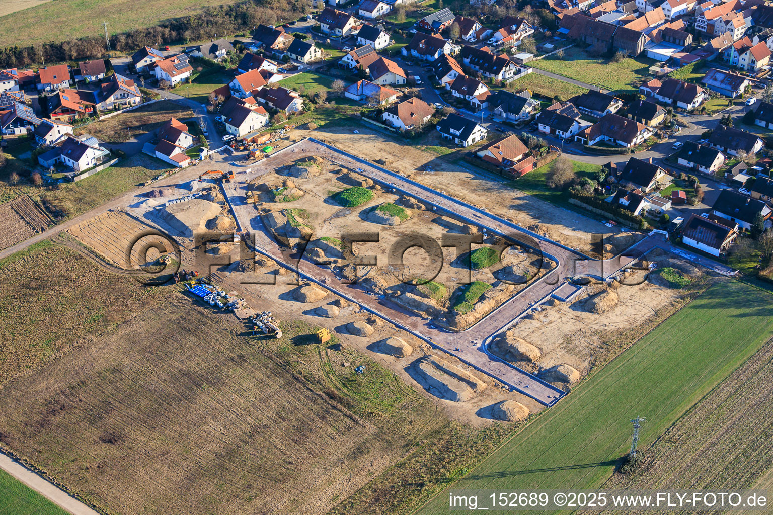 Schrägluftbild von Neubaugebiet "In den Kieseläckern II" in Erschließung in Herxheimweyher im Bundesland Rheinland-Pfalz, Deutschland
